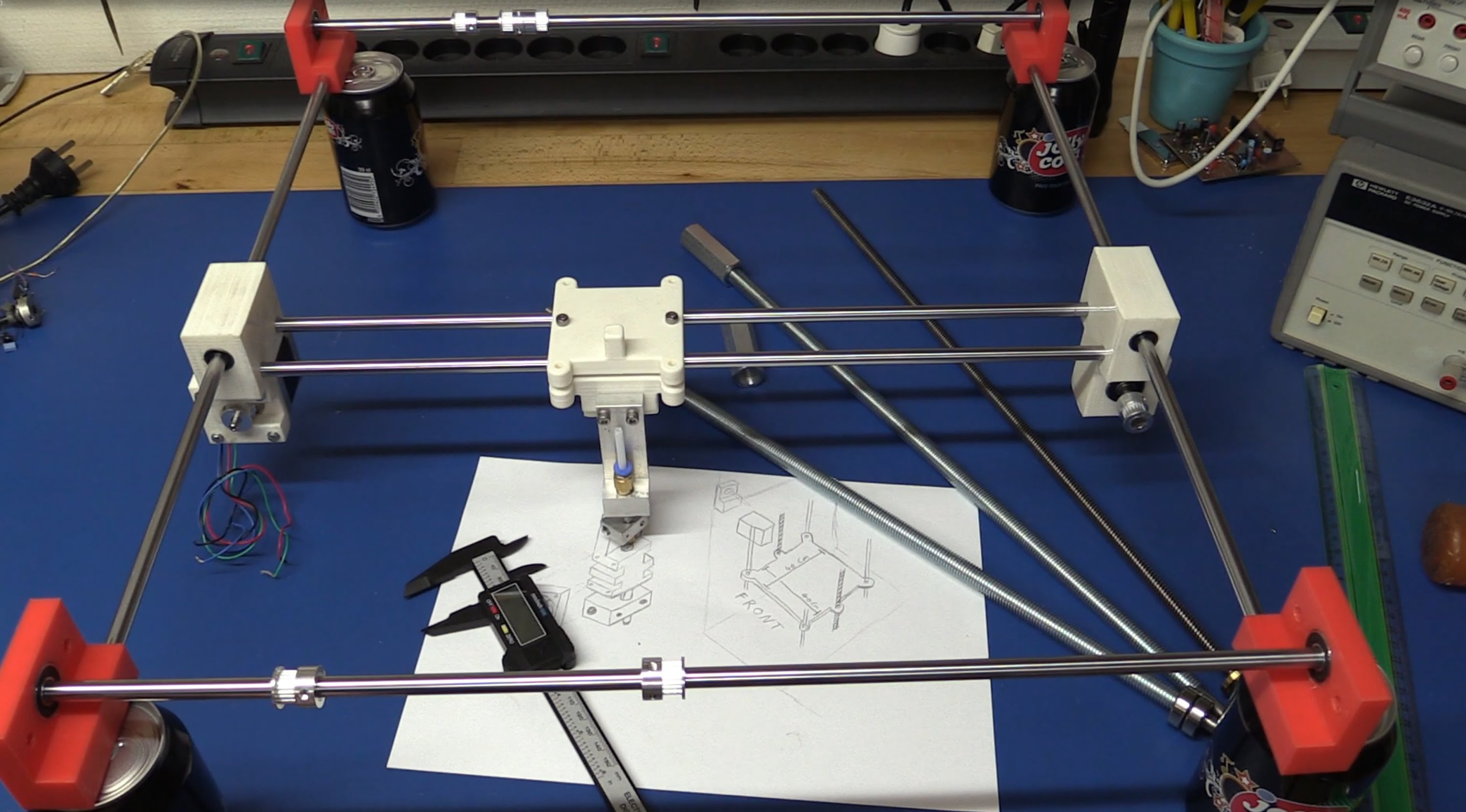 diy 3dprinter Một máy in 3D ( tự chế) đang trong quá trình lắp ráp